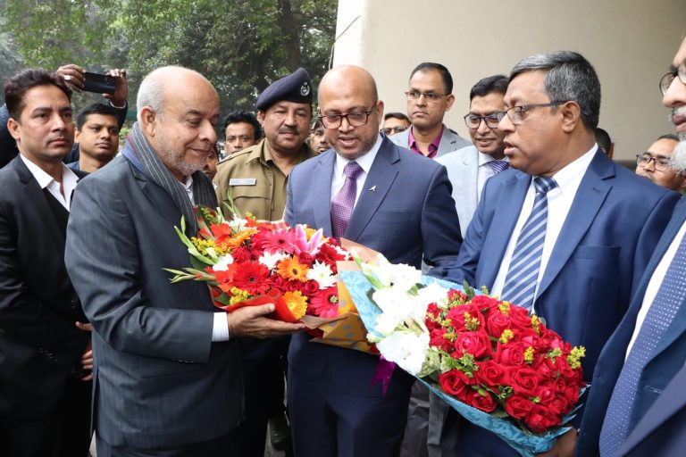 স্টাফ রিপোর্টার ঃ রাজবাড়ী-২ আসন থেকে নির্বাচিত সংসদ সদস্য ও রেলপথ মন্ত্রণালয়ের দায়িত্বপ্রাপ্ত মন্ত্রী মো. জিল্লুল হাকিম রেলকে লাভজনক প্রতিষ্ঠানে রূপান্তরের.