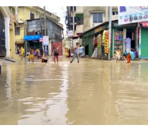 সিলেটের তেরটির মধ্যে সাতটি উপজেলা প্লাবিত হয়ে পানিবন্দি হয়ে পড়েছেন পাঁচ লাখের বেশি মানুষ।