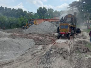 এলাকাবাসীর মধ্যে ক্ষোভের সৃষ্টি হয়েছে। ফলে স্থানীয় বাসিন্দা ও বিদ্যালয়ের শিশু কিশোর শিক্ষার্থীরা পড়েছে চরম স্বাস্থ্যঝুঁকিতে।